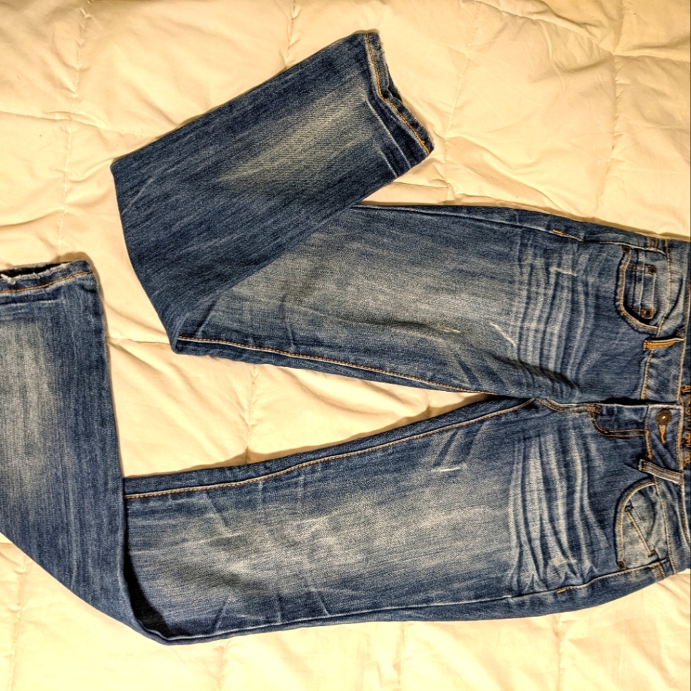 Almost Famous Distressed Jeans (Size 5)